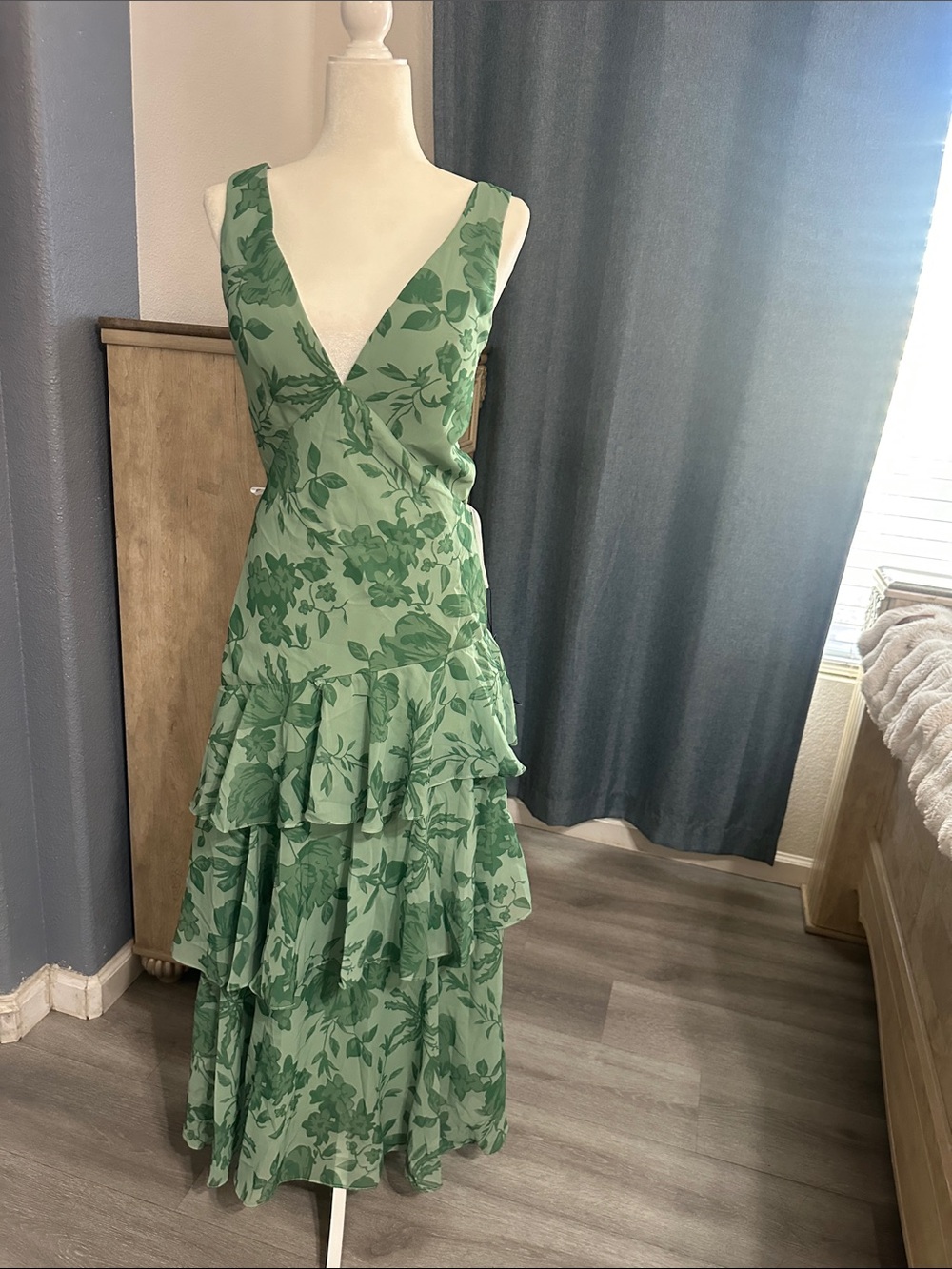 Green Floral Bridesmaid Tiered V-Neck Long Tiered Ruffles Party Maxi Dress
